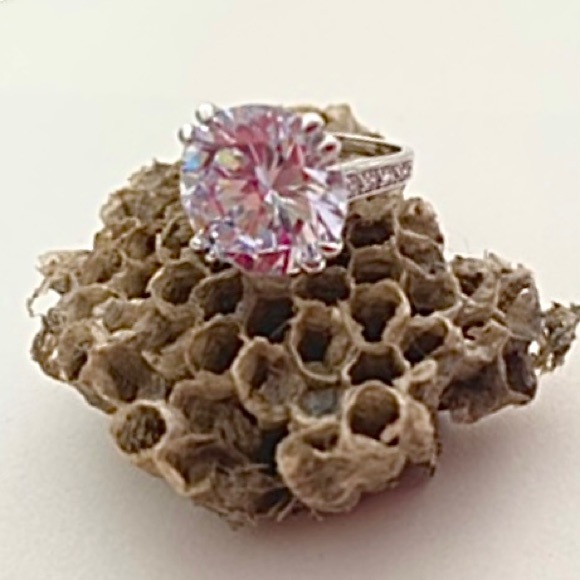 Silver plated and cubic zirconia ring. Size 6.5. - Picture 4 of 6